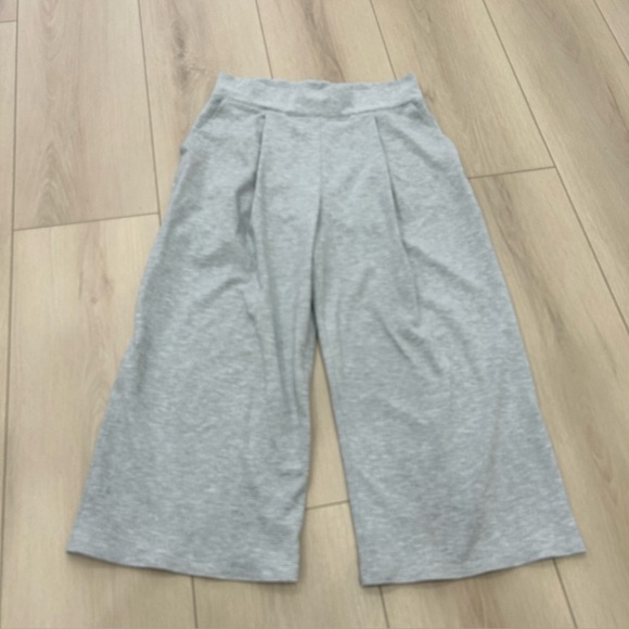 Lululemon Can You Feel The Pleat Heathered Gray Crop Wide Leg Gaucho Pants Sz 10 - Picture 3 of 7